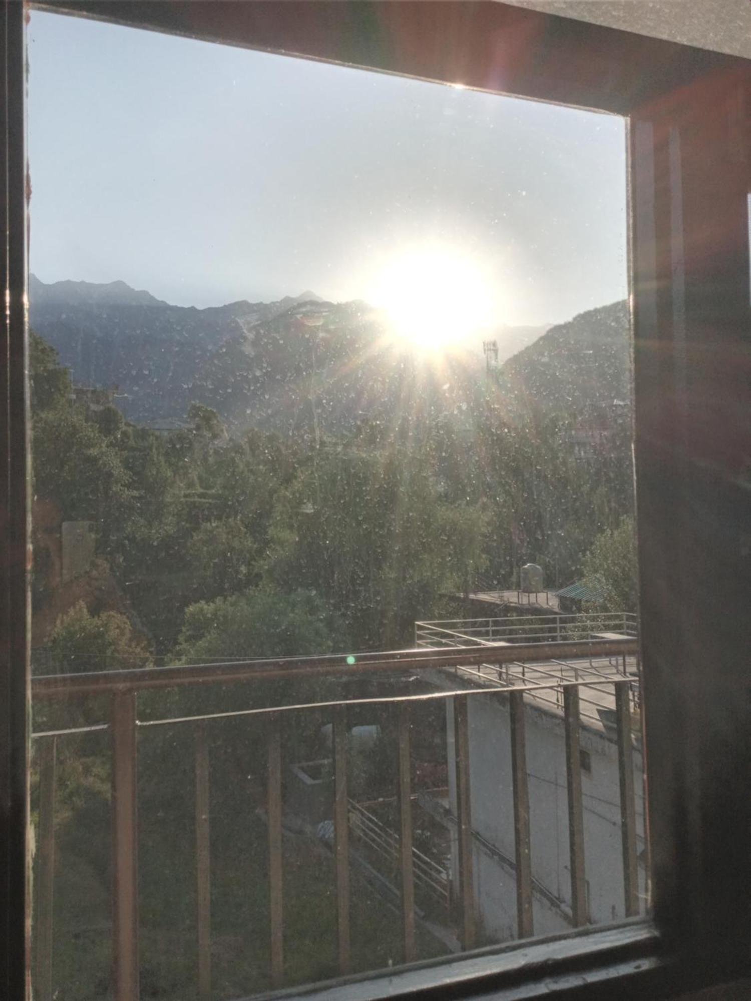 דרמסאלה Nirmal Homestay מראה חיצוני תמונה